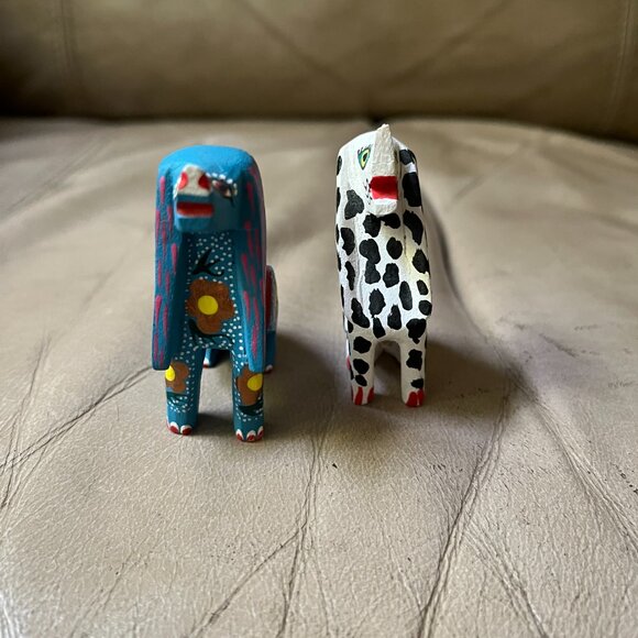 2 Wood Carving / Dog Figurine / Folk Art SOLD AS IS - Picture 4 of 5